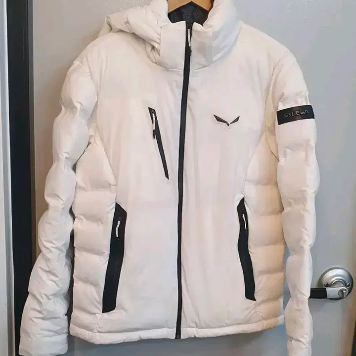 [BUNJANG] Saleva Goose Down Jacket (Size 100) / 살레와 구스다운 패딩 100사이즈 판매합니다. 화이트 색상이라 얼굴이 화