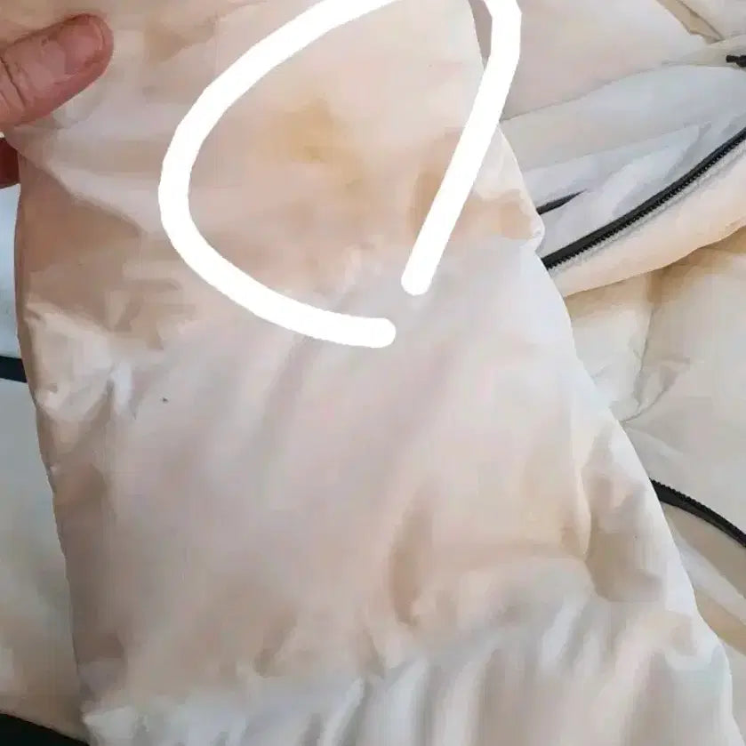 [BUNJANG] Saleva Goose Down Jacket (Size 100) / 살레와 구스다운 패딩 100사이즈 판매합니다. 화이트 색상이라 얼굴이 화