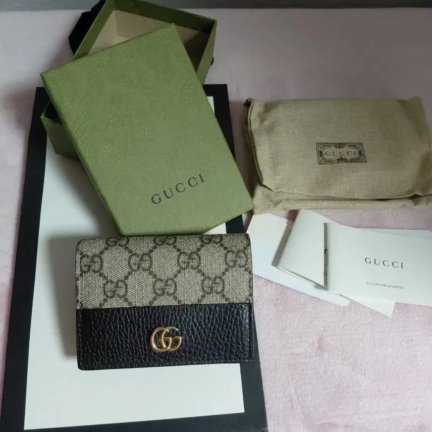 [BUNJANG] Gucci GG Supreme Bifold Wallet (Black) / 새제품급) 구찌 GG수프림 반지갑 블랙