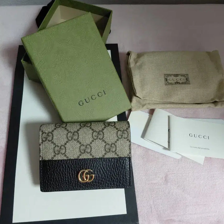 [BUNJANG] Gucci GG Supreme Bifold Wallet (Black) / 새제품급) 구찌 GG수프림 반지갑 블랙