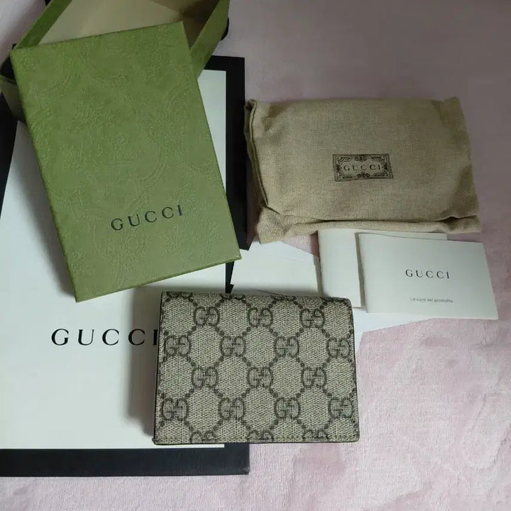 [BUNJANG] Gucci GG Supreme Bifold Wallet (Black) / 새제품급) 구찌 GG수프림 반지갑 블랙