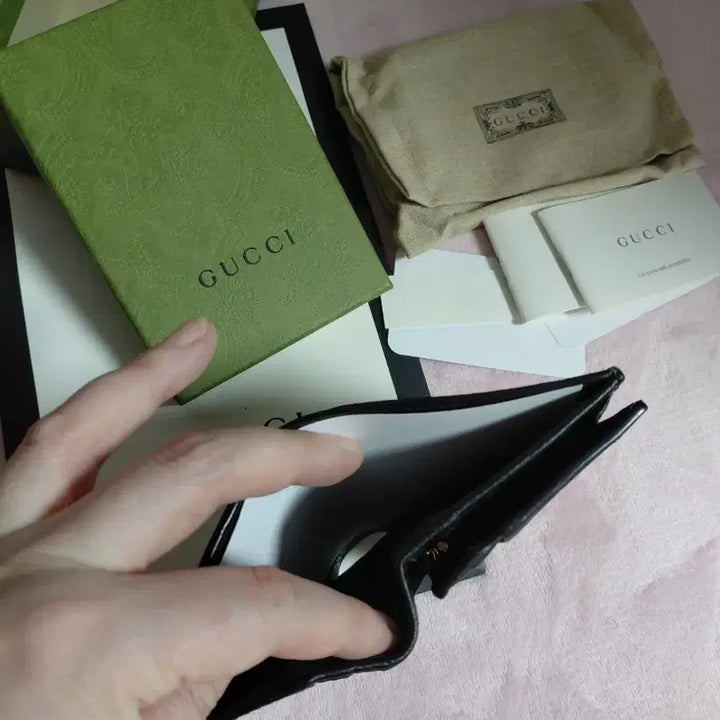 [BUNJANG] Gucci GG Supreme Bifold Wallet (Black) / 새제품급) 구찌 GG수프림 반지갑 블랙