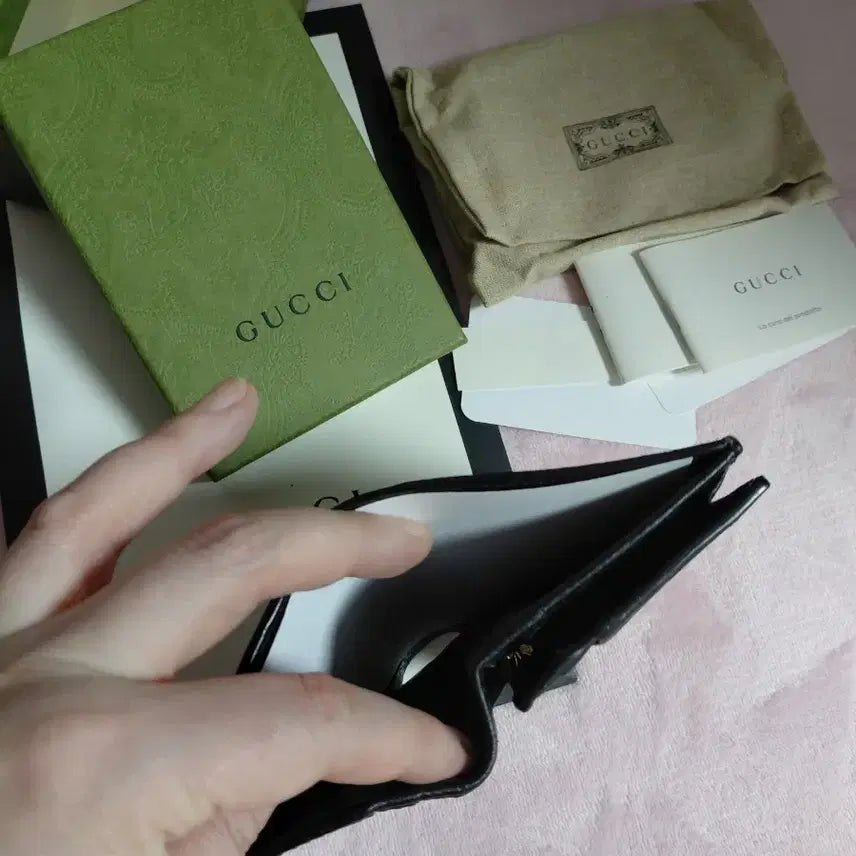 [BUNJANG] Gucci GG Supreme Bifold Wallet (Black) / 새제품급) 구찌 GG수프림 반지갑 블랙
