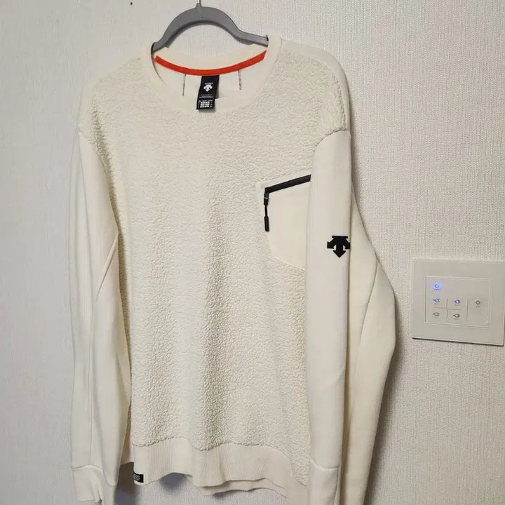 [BUNJANG] Descente Fleece Sweatshirt (Ivory, Size 110) / 상태A+)데상트 뽀글이 플리스 맨투맨 아이보리110