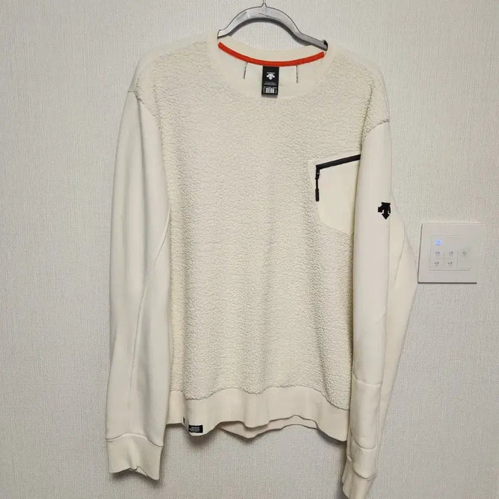 [BUNJANG] Descente Fleece Sweatshirt (Ivory, Size 110) / 상태A+)데상트 뽀글이 플리스 맨투맨 아이보리110