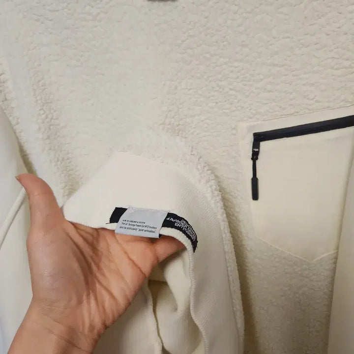 [BUNJANG] Descente Fleece Sweatshirt (Ivory, Size 110) / 상태A+)데상트 뽀글이 플리스 맨투맨 아이보리110