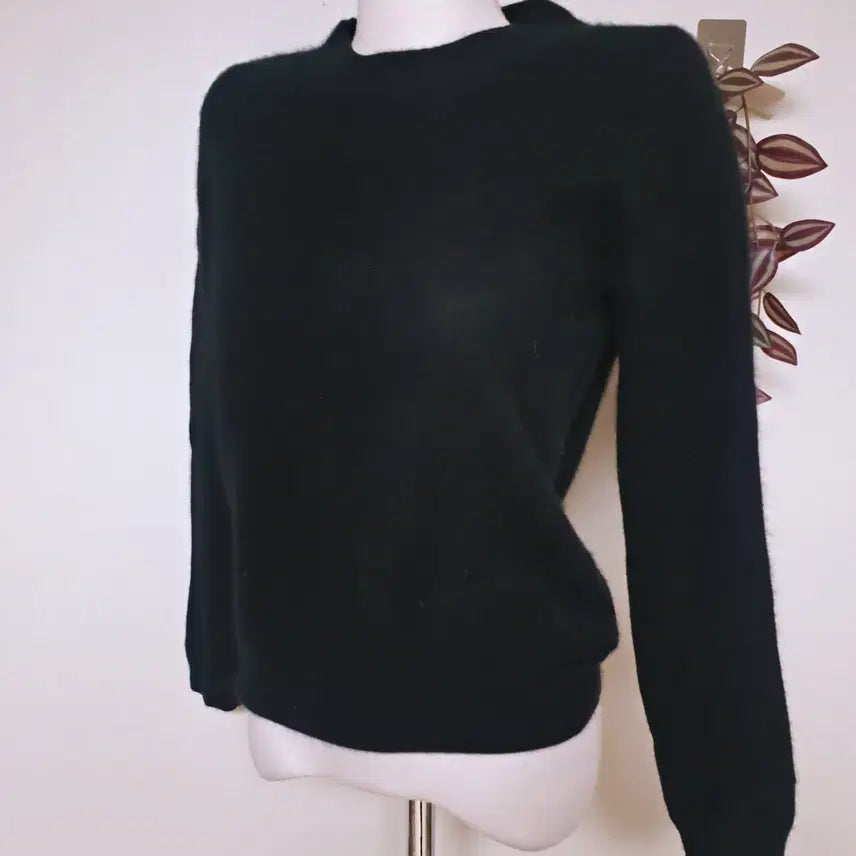 [BUNJANG] UNIT Cashmere 100% Semi-Crop Knit 55 Black / UNIT 캐시미어100% 세미크롭니트 55 블랙