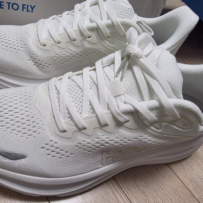 [BUNJANG] All White Sneakers / 호카 올화이트 운동화