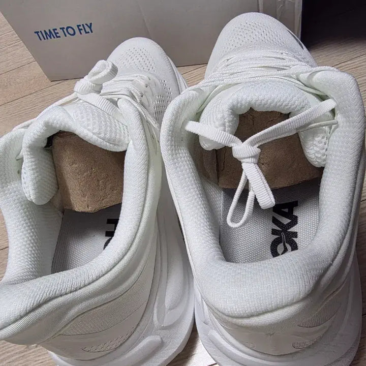 [BUNJANG] All White Sneakers / 호카 올화이트 운동화