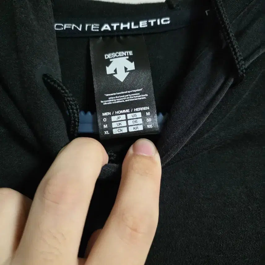 [BUNJANG] Descente Black Hoodie / 데상트 블랙 후드티