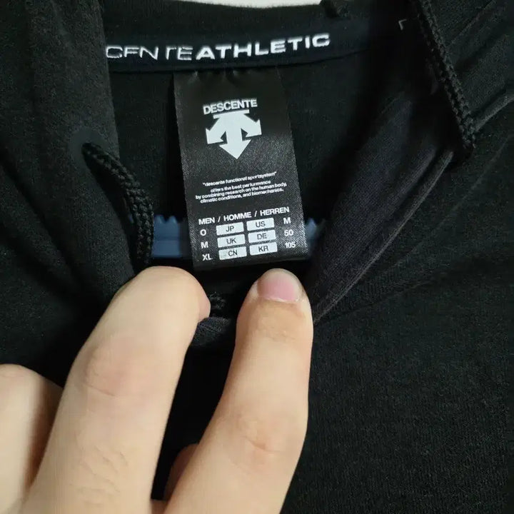 [BUNJANG] Descente Black Hoodie / 데상트 블랙 후드티