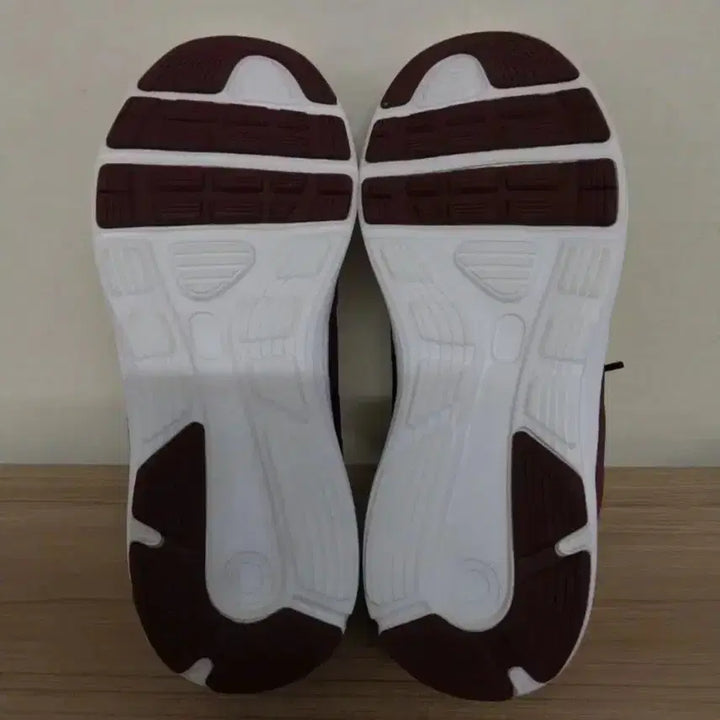 [BUNJANG] Women's Burgundy Sneakers (245) / 여성 프로스펙스 버건디 운동화 (245)