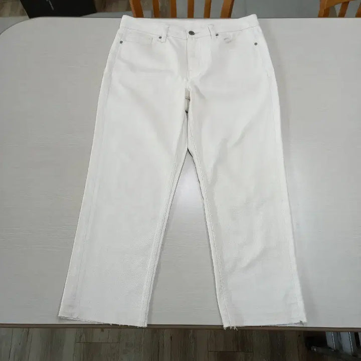 [SOLD OUT] 33 SPAO 슬림일자 크림진 크롭 33-449