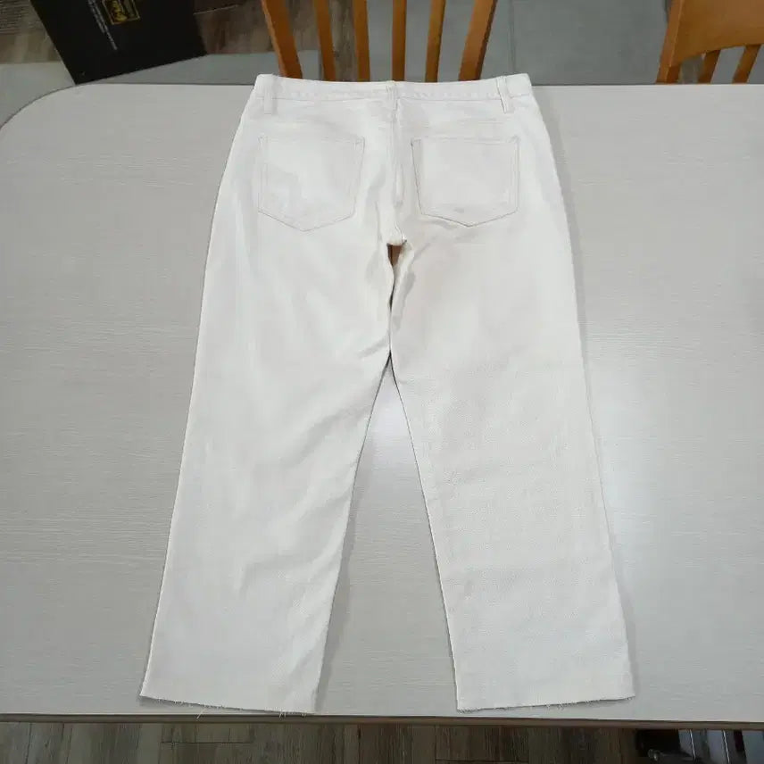 [SOLD OUT] 33 SPAO 슬림일자 크림진 크롭 33-449