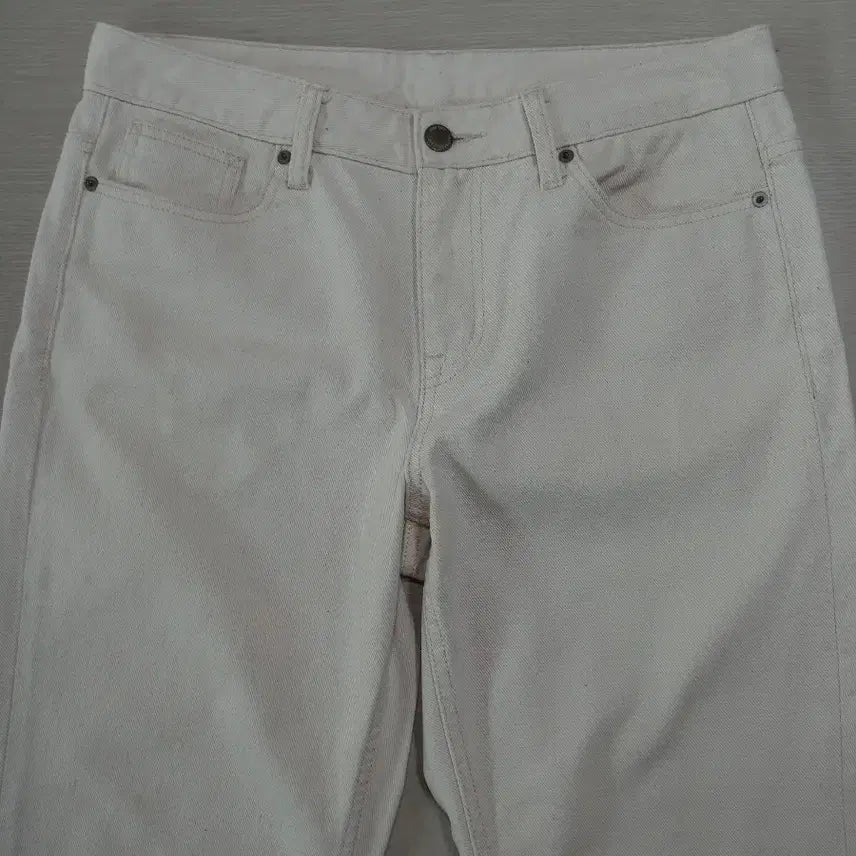 [SOLD OUT] 33 SPAO 슬림일자 크림진 크롭 33-449