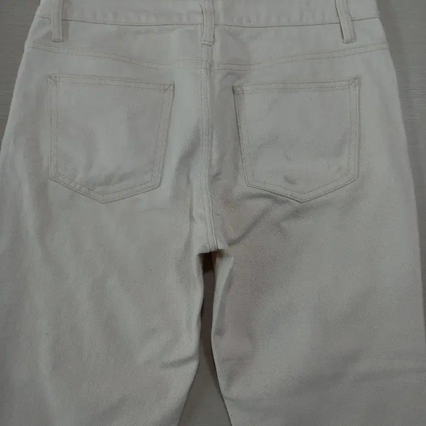 [SOLD OUT] 33 SPAO 슬림일자 크림진 크롭 33-449