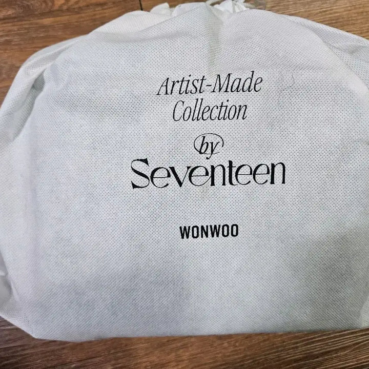 [BUNJANG] Seventeen Wonwoo Artist Camera Bag + Photocard Making Log / 새상품) 원우 아티스트 카메라백 + 포토카드 메이킹로그 판매합니다