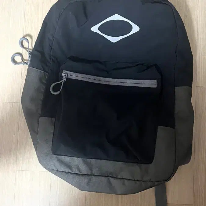 [BUNJANG] Mischief The Hyundai Seoul Backpack / 미스치프 백팩 더현대서울 한정판