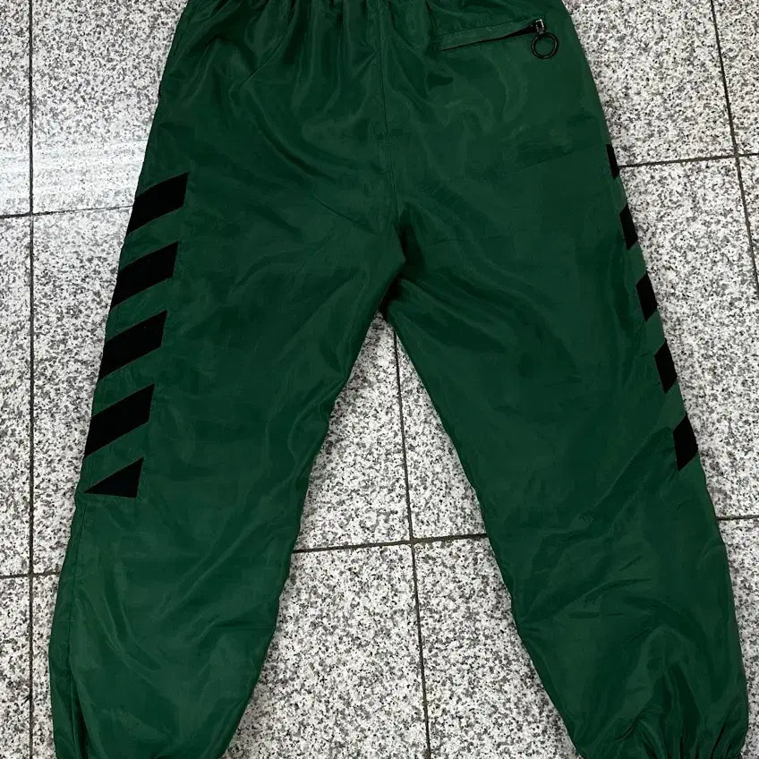 [BUNJANG] Off-White Green Track Pants / 오프화이트 그린 트랙 팬츠