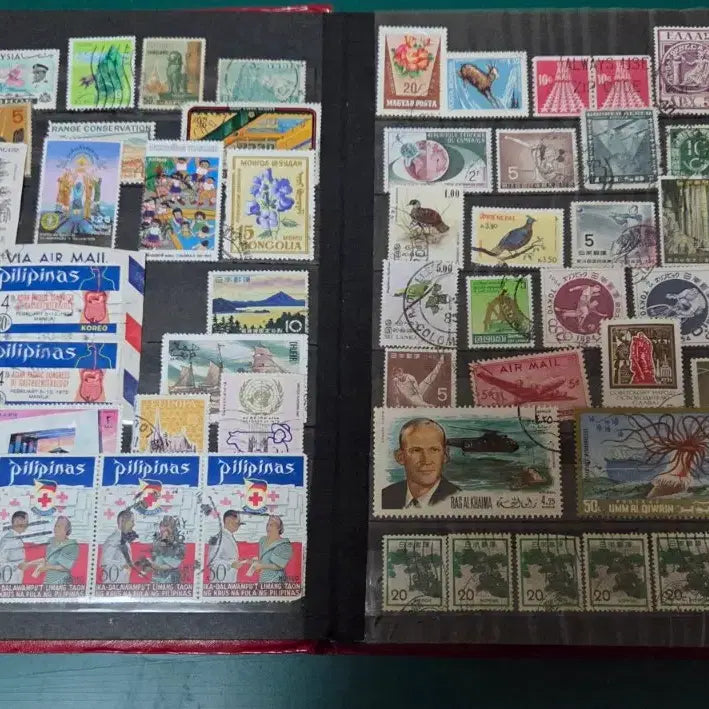 [BUNJANG] Vintage Foreign Stamp Album / 오래된 외국 우표 앨범 한권