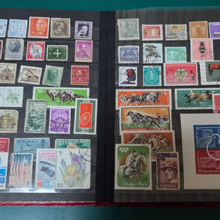 [BUNJANG] Vintage Foreign Stamp Album / 오래된 외국 우표 앨범 한권