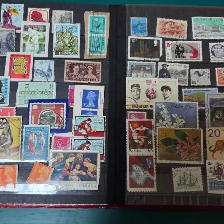 [BUNJANG] Vintage Foreign Stamp Album / 오래된 외국 우표 앨범 한권