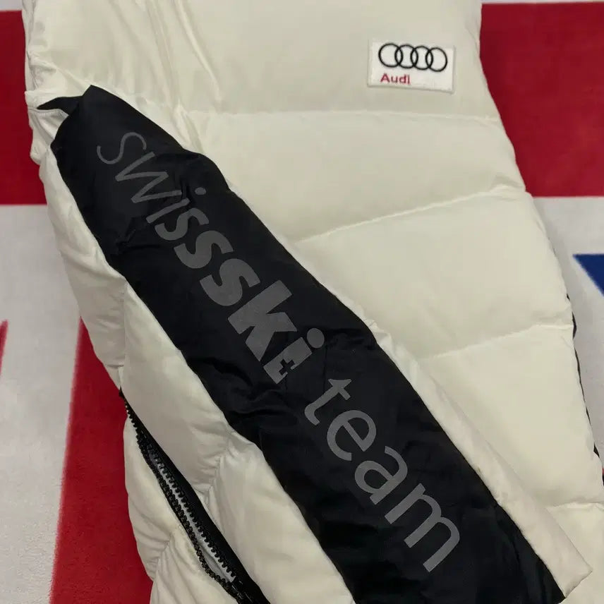 [BUNJANG] Descente Audi Duck Down Vest 90 / 데상트 아우디 덕다운 패딩조끼 90