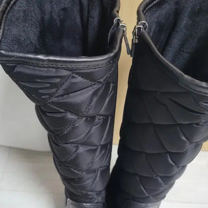 [BUNJANG] Brera Quilted Long Boots (Black) 235mm / 브레라 퀼팅 롱부츠 블랙 색상입니다 사이즈는 235mm