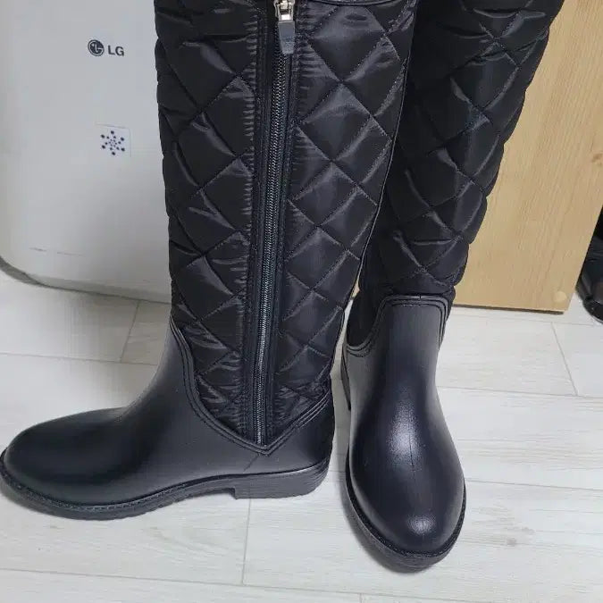 [BUNJANG] Brera Quilted Long Boots (Black) 235mm / 브레라 퀼팅 롱부츠 블랙 색상입니다 사이즈는 235mm