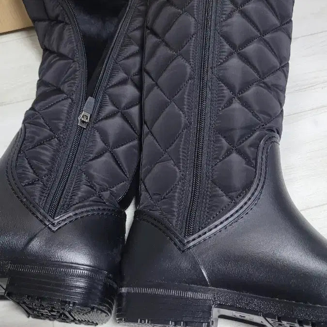 [BUNJANG] Brera Quilted Long Boots (Black) 235mm / 브레라 퀼팅 롱부츠 블랙 색상입니다 사이즈는 235mm