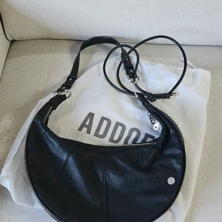 [BUNJANG] Add Off Half Moon Bag / 애드오프 하프문 백