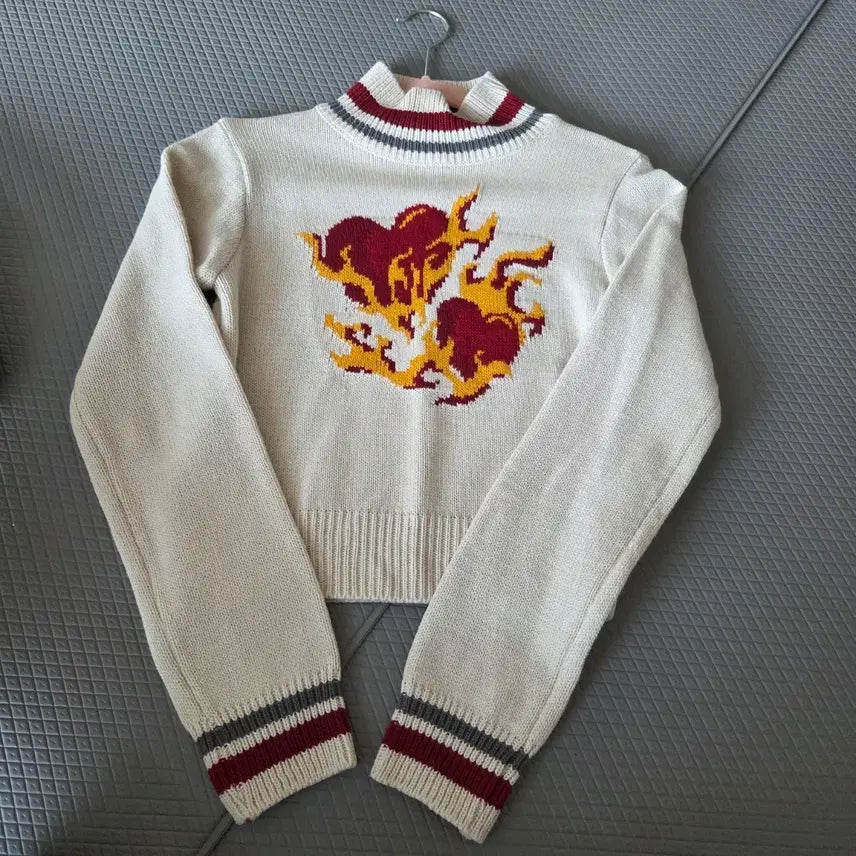 [BUNJANG] Apartment Ivory Sweater / 아파트먼트 스웨터