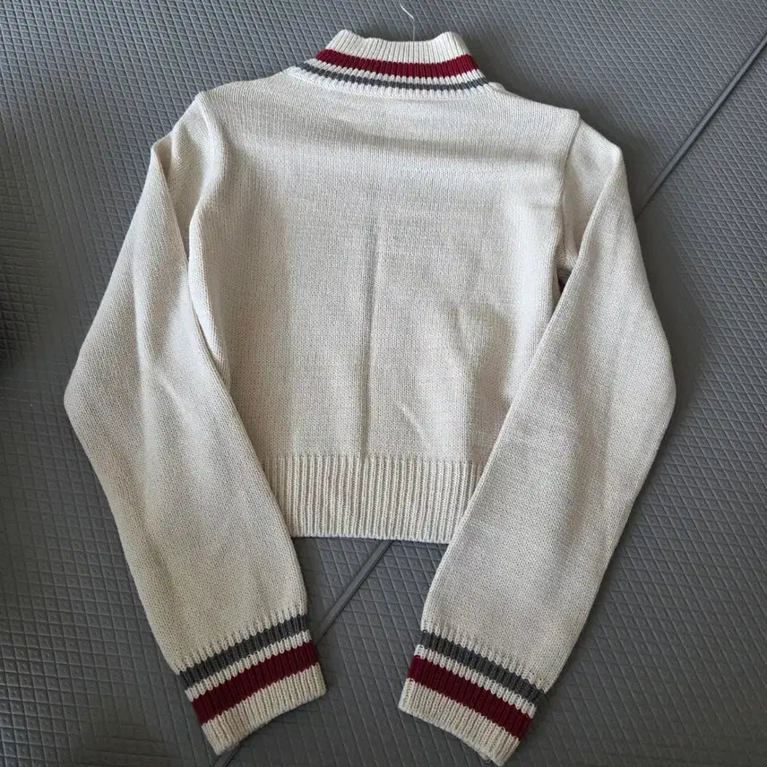 [BUNJANG] Apartment Ivory Sweater / 아파트먼트 스웨터