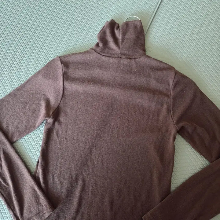 [BUNJANG] Brown Turtleneck Long Sleeve T-shirt / 브라운 목폴라 긴팔 티셔츠