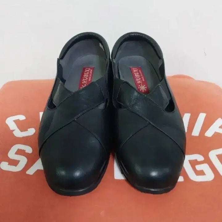 [BUNJANG] HUBUKI Leather Flat Shoes (220) / 여성 HUBUKI 가죽  신발, 단화 (220)
