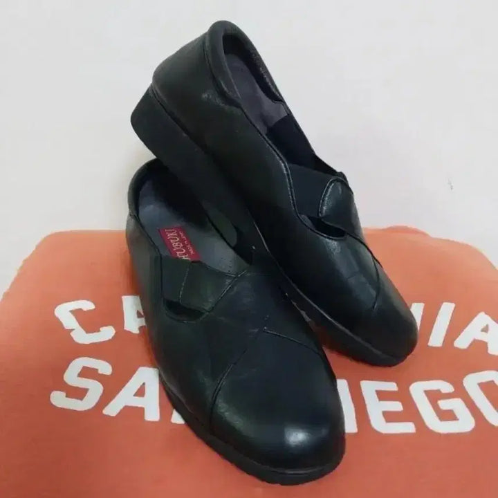 [BUNJANG] HUBUKI Leather Flat Shoes (220) / 여성 HUBUKI 가죽  신발, 단화 (220)