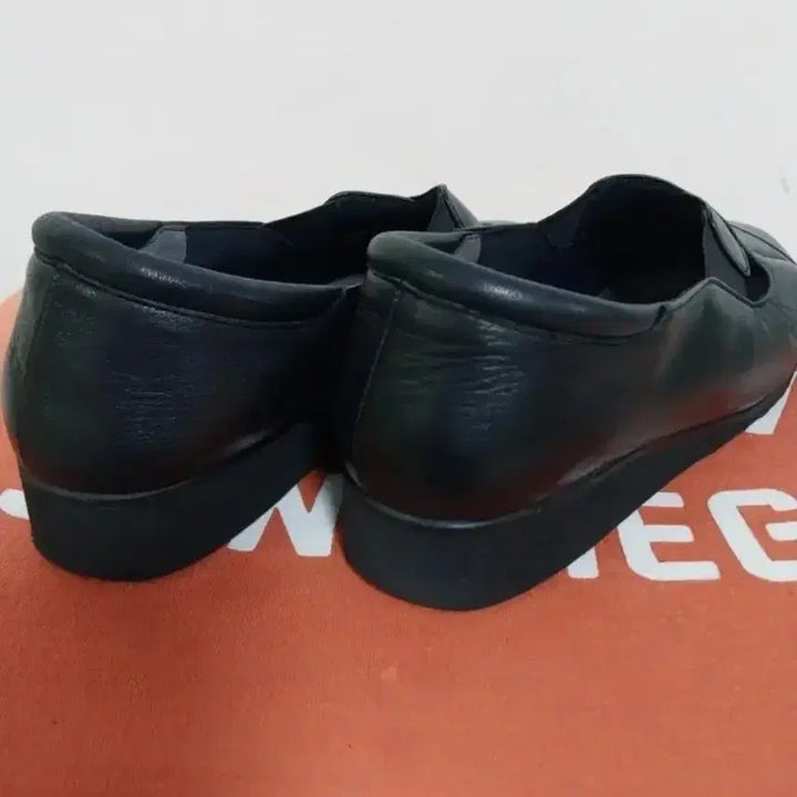 [BUNJANG] HUBUKI Leather Flat Shoes (220) / 여성 HUBUKI 가죽  신발, 단화 (220)