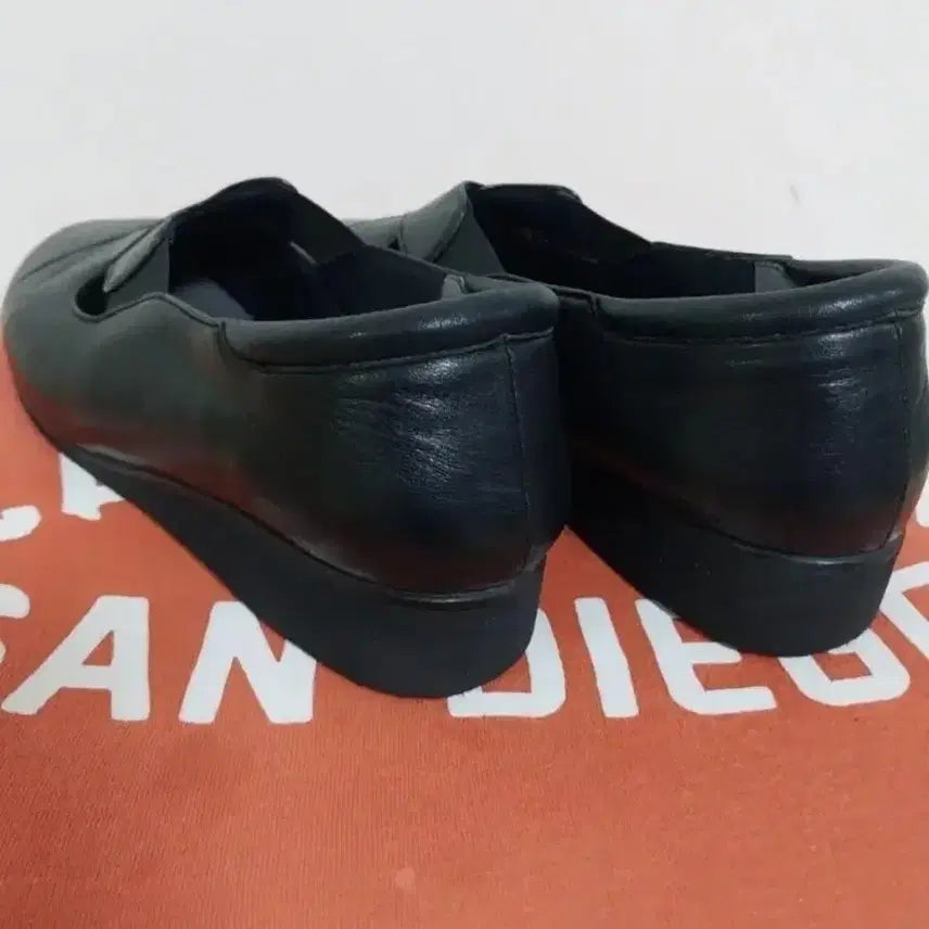 [BUNJANG] HUBUKI Leather Flat Shoes (220) / 여성 HUBUKI 가죽  신발, 단화 (220)