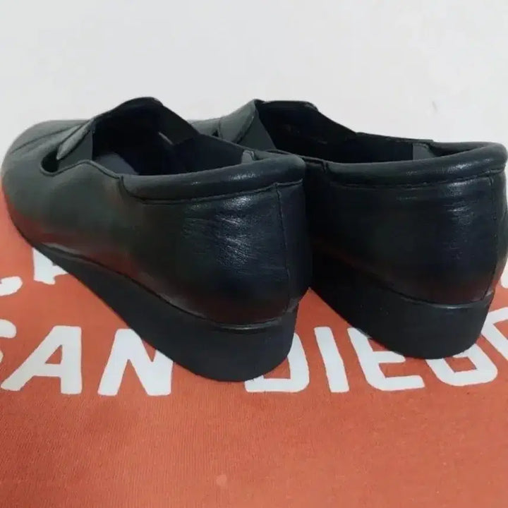 [BUNJANG] HUBUKI Leather Flat Shoes (220) / 여성 HUBUKI 가죽  신발, 단화 (220)