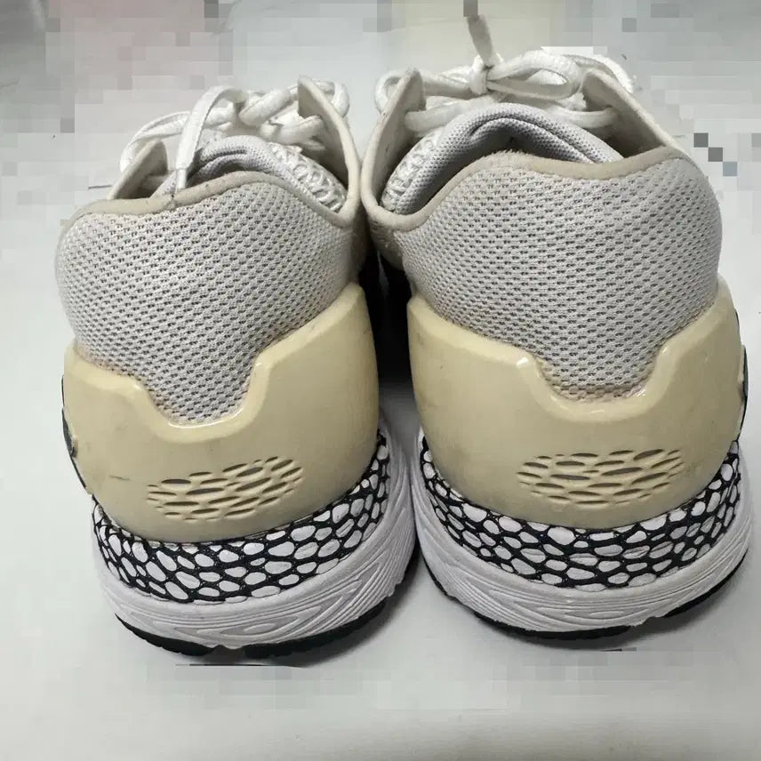 [BUNJANG] Under Armour HOVR White Sneakers / 언더아머 HOVR 운동화 화이트