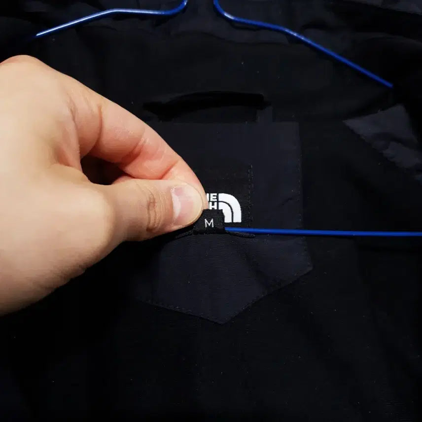 [BUNJANG] The North Face Pocket Zip Windbreaker Mountain Jacket / M) 노스페이스 포켓 지퍼 디테일 바람막이 후드 마운틴 자켓 희귀