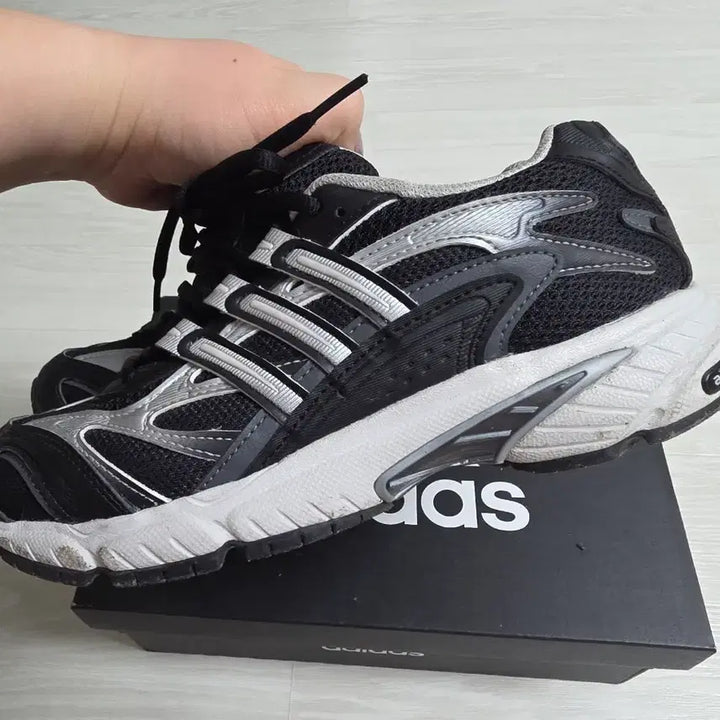 [BUNJANG] Adidas Tempere Run 2 Black IH0404 Size 230 / 아디다스 템퍼 런 2 블랙 IH0404 230사이즈