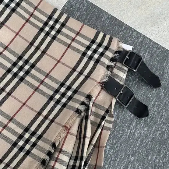 [BUNJANG] Burberry Check Mini Wrap Skirt / 버버리 체크 버클 미니 랩스커트