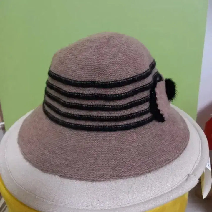 [BUNJANG] Agatha Wool Bucket Hat with Mink Ball Beanie / 여성 아가타  벙거지모자, 울버킷햇 (밍크 방울 비니)