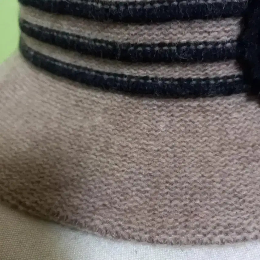 [BUNJANG] Agatha Wool Bucket Hat with Mink Ball Beanie / 여성 아가타  벙거지모자, 울버킷햇 (밍크 방울 비니)