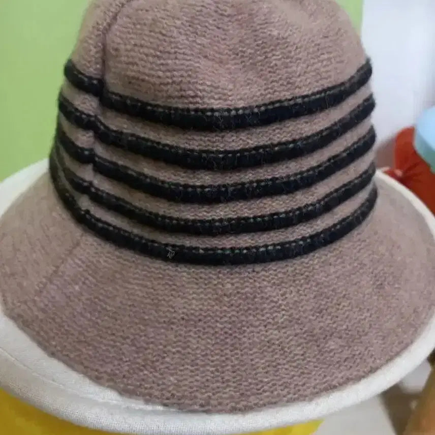 [BUNJANG] Agatha Wool Bucket Hat with Mink Ball Beanie / 여성 아가타  벙거지모자, 울버킷햇 (밍크 방울 비니)