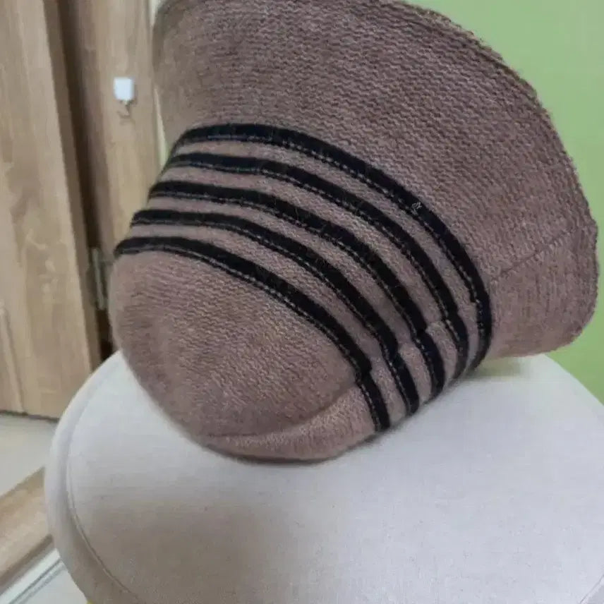 [BUNJANG] Agatha Wool Bucket Hat with Mink Ball Beanie / 여성 아가타  벙거지모자, 울버킷햇 (밍크 방울 비니)