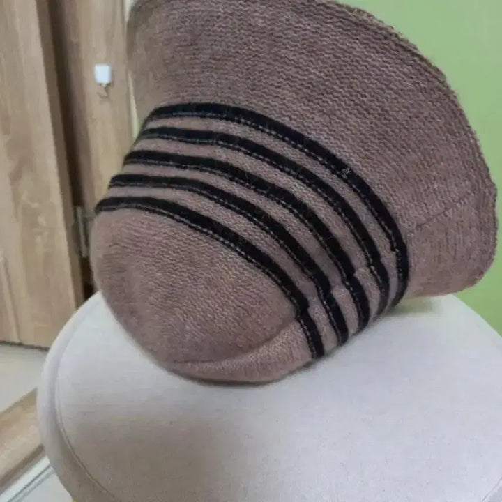 [BUNJANG] Agatha Wool Bucket Hat with Mink Ball Beanie / 여성 아가타  벙거지모자, 울버킷햇 (밍크 방울 비니)