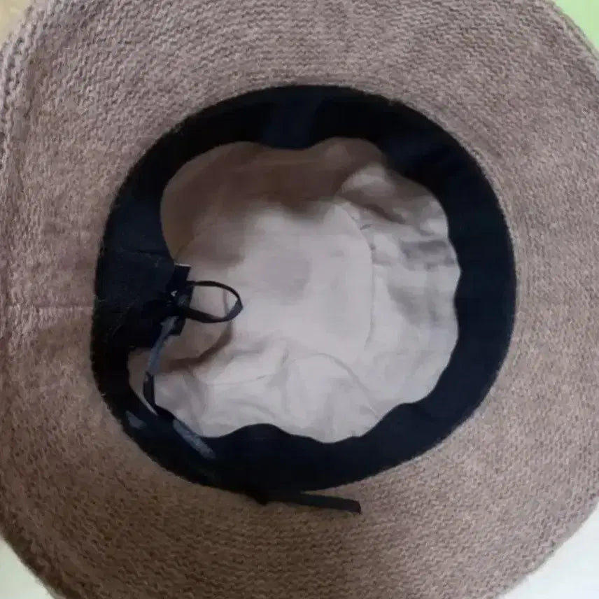 [BUNJANG] Agatha Wool Bucket Hat with Mink Ball Beanie / 여성 아가타  벙거지모자, 울버킷햇 (밍크 방울 비니)