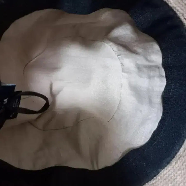 [BUNJANG] Agatha Wool Bucket Hat with Mink Ball Beanie / 여성 아가타  벙거지모자, 울버킷햇 (밍크 방울 비니)